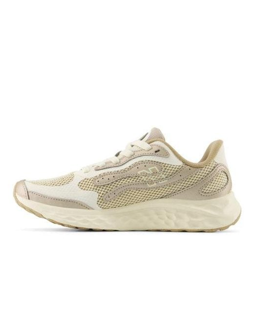Mujer Fresh Foam Arishi V4 Tiralux En, Talla New Balance de color Natural