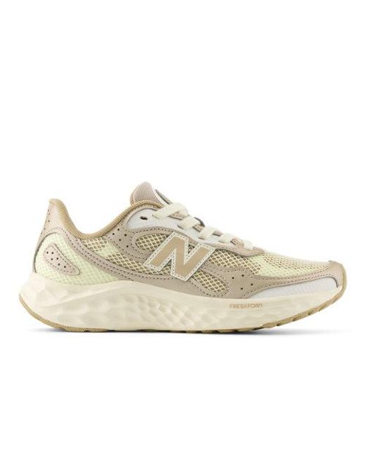 Mujer Fresh Foam Arishi V4 Tiralux En, Talla New Balance de color Natural