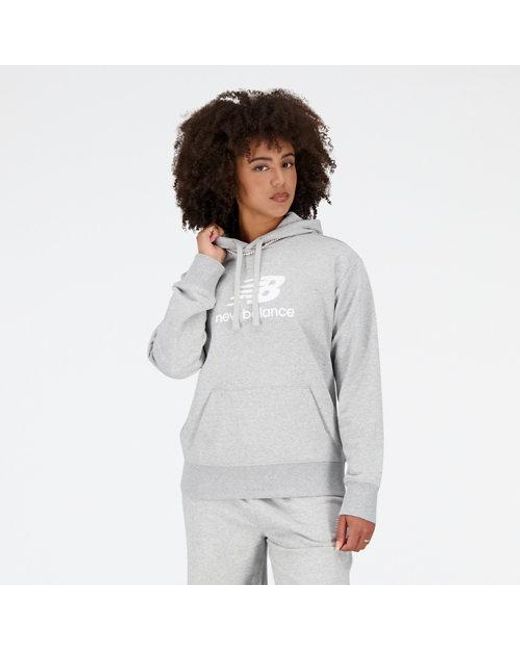 Femme Sweats À Capuche Essentials Stacked Logo En, Cotton, Taille New Balance en coloris Gray