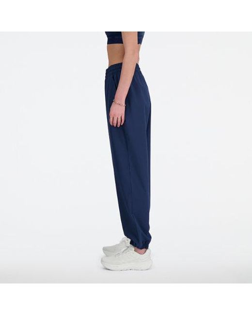New Balance Athletics Stretch Woven Jogger in het Blue