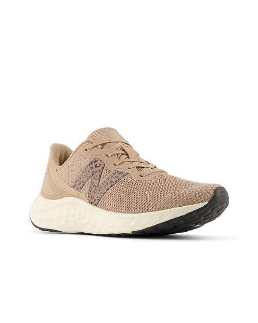 Donna Fresh Foam Arishi V4 di New Balance in Natural