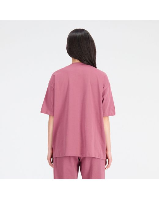 New Balance Essentials Varsity Oversized T-shirt in het Pink