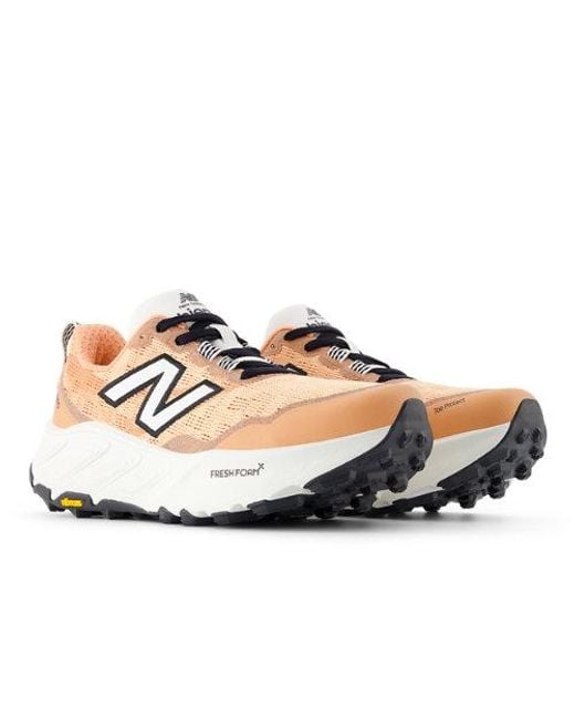 Donna Fresh Foam X Hierro V9 di New Balance in Natural