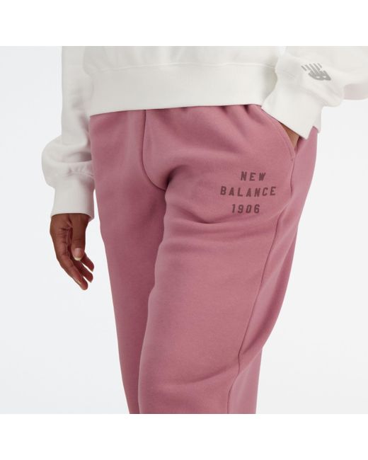 Icon collegiate fleece jogger in rosa di New Balance in Pink