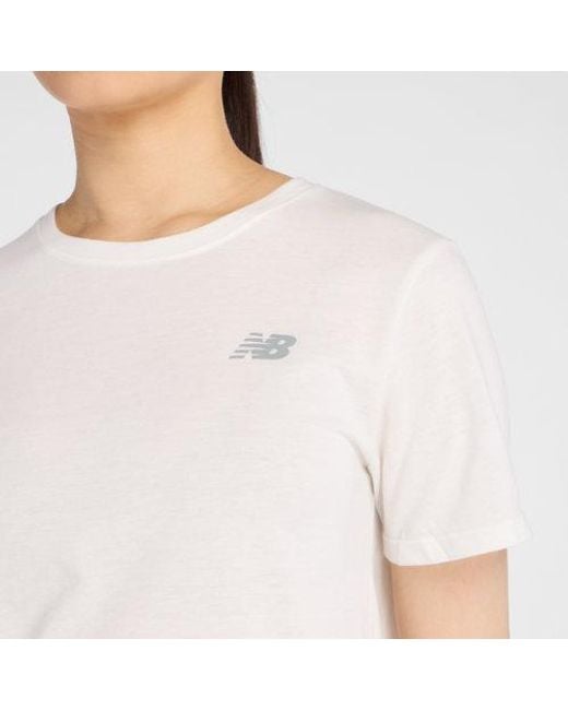 Donna Sport Essentials Heathertech T-Shirt di New Balance in White