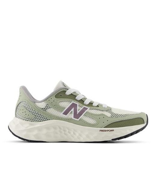 Mujer Fresh Foam Arishi V4 Tiralux En, Talla New Balance de color Gray