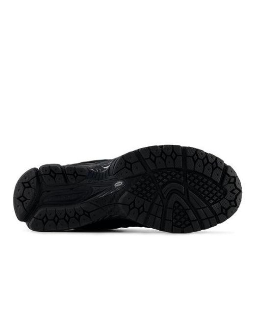 New Balance Black 2002R