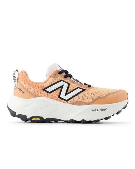 Donna Fresh Foam X Hierro V9 di New Balance in Natural