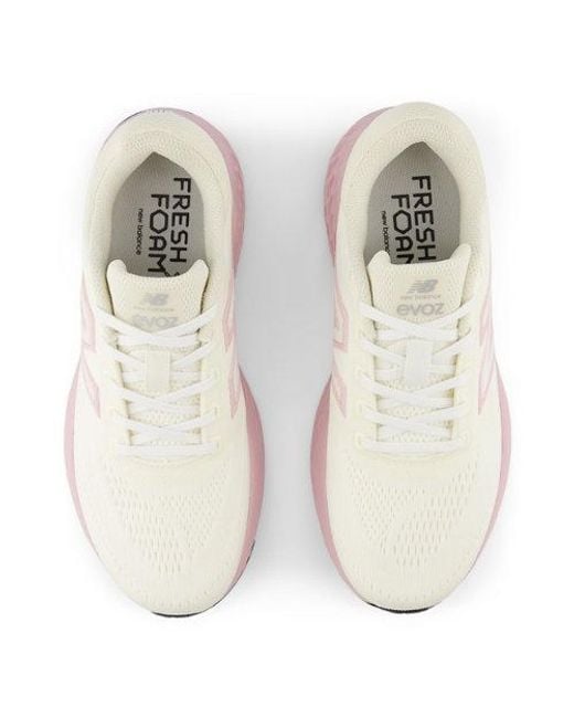 New Balance Fresh Foam X Evoz V4 in het Pink
