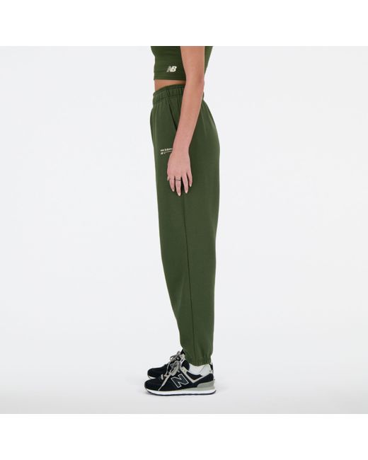 Linear heritage brushed back fleece sweatpant in verde di New Balance in Green