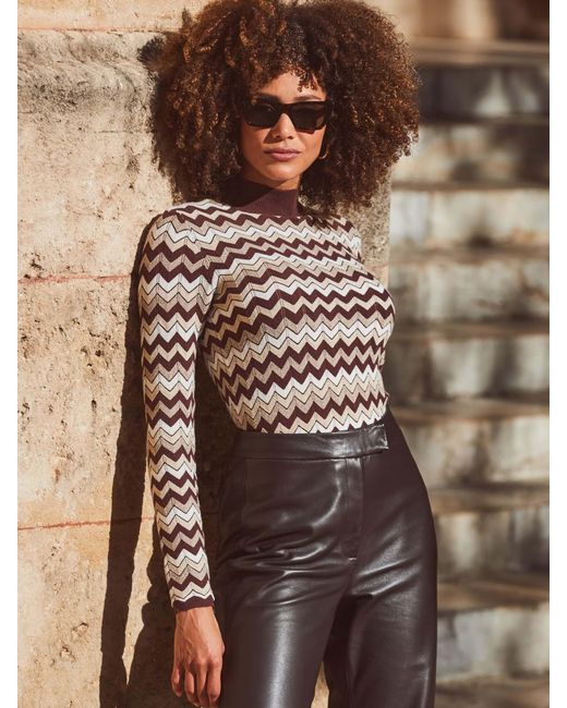 Sosandar Brown Pullover Mit Chevrondesign Und Stehkragen, Metallic