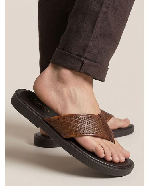 Jones Bootmaker Black Jones Bootmaker Wallgate Premium Leather Toe Post Sandals for men