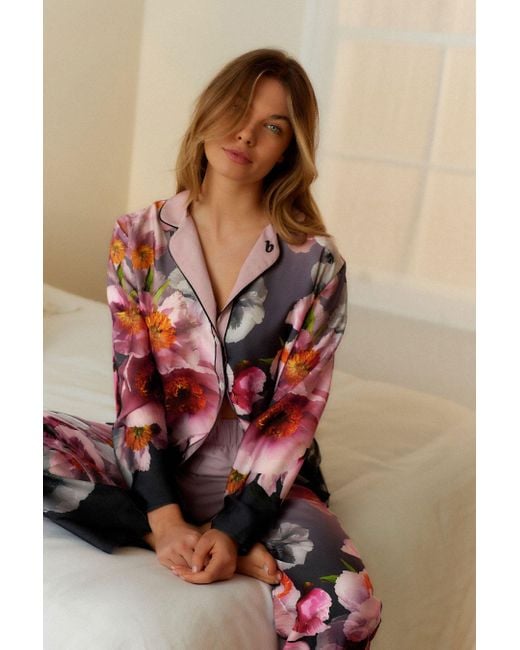 Ted Baker Floral Satin Button Through Pyjamas in Rot Lyst DE