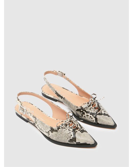Schuh White Lorie Point Hardware Flat Shoes