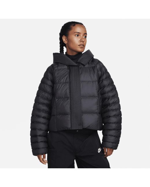 Giacca oversize con cappuccio therma-fit sportswear swoosh puffer primaloft® di Nike in Black