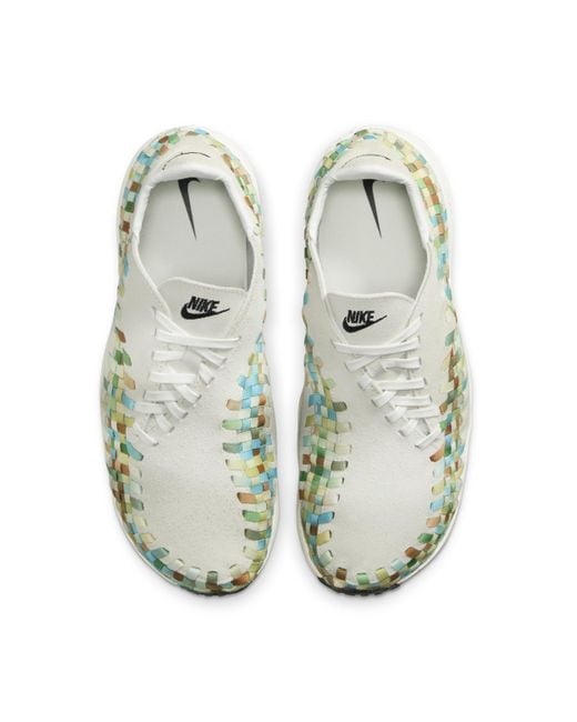 Scarpa air footscape woven di Nike in White
