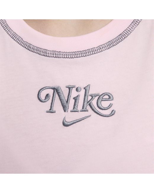 Nike Sportswear Kort T-shirt in het Pink