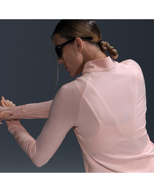 Top Da Running Con Zip A 1/4 Dri-Fit Uv Swift – Donna di Nike in Pink