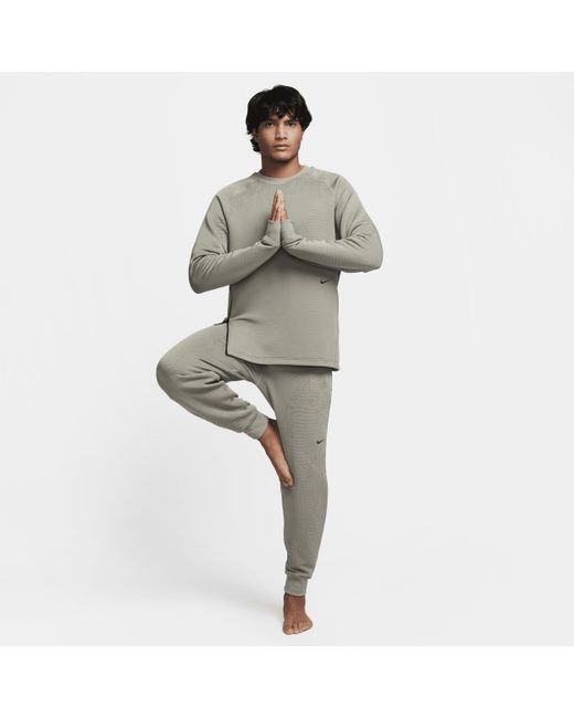 Nike Gray A.p.s. Therma-fit Adv Versatile Crew for men
