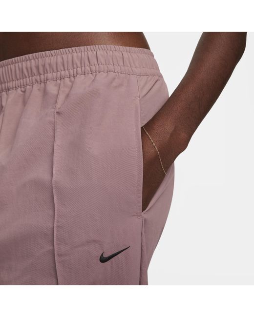 Nike Sportswear Everything Wovens Broek Met Halfhoge Taille En Open Zoom in het Purple