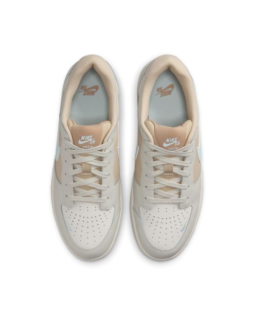 Scarpa da skateboard sb force 58 premium di Nike in White
