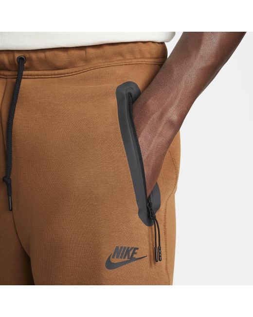 Pantaloni tuta con orlo aperto sportswear tech fleece di Nike in Brown da Uomo