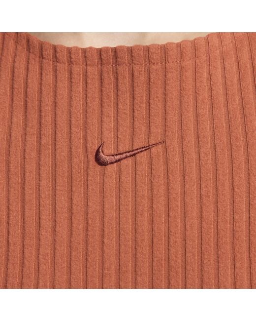 Abito midi slim fit senza maniche a costine sportswear chill knit di Nike in Orange