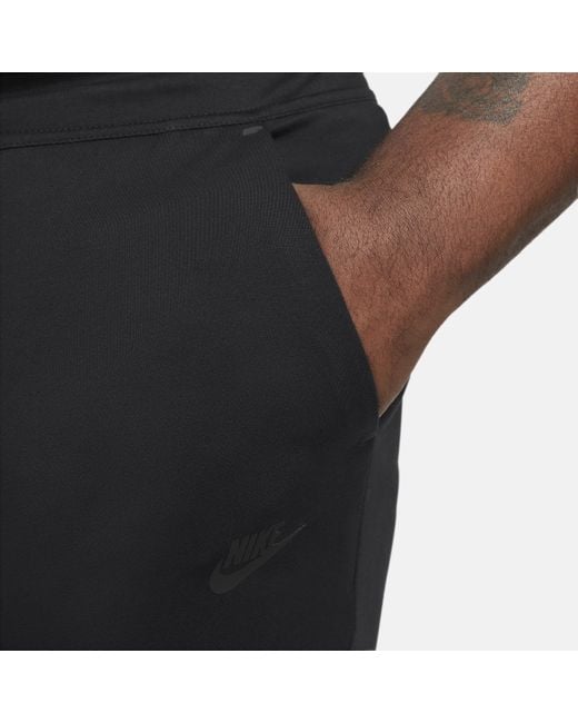 Nike Black Sportswear Tech Fleece Lightweight Slim-fit Jogger Sweatpants for men