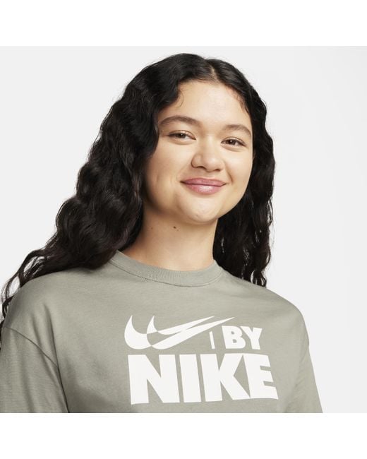 T-shirt corta sportswear di Nike in Gray