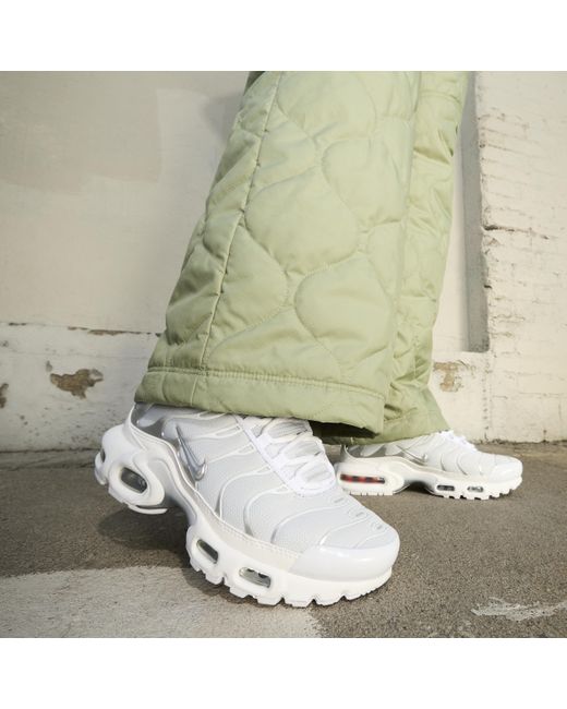 womens white nike air max plus