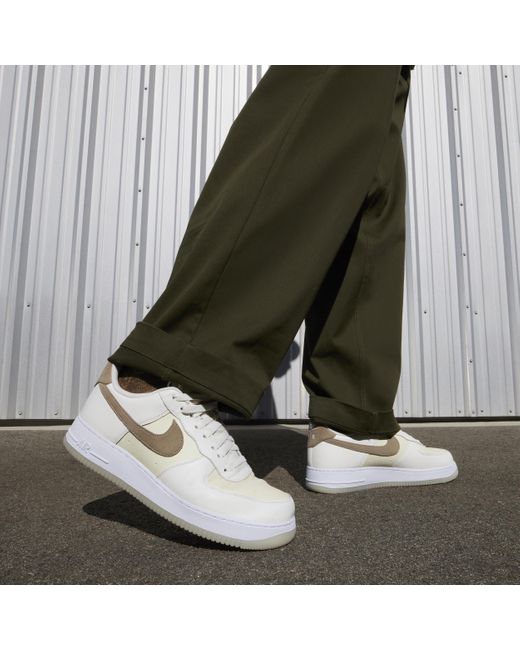 Scarpa air force 1 '07 lv8 di Nike in White da Uomo