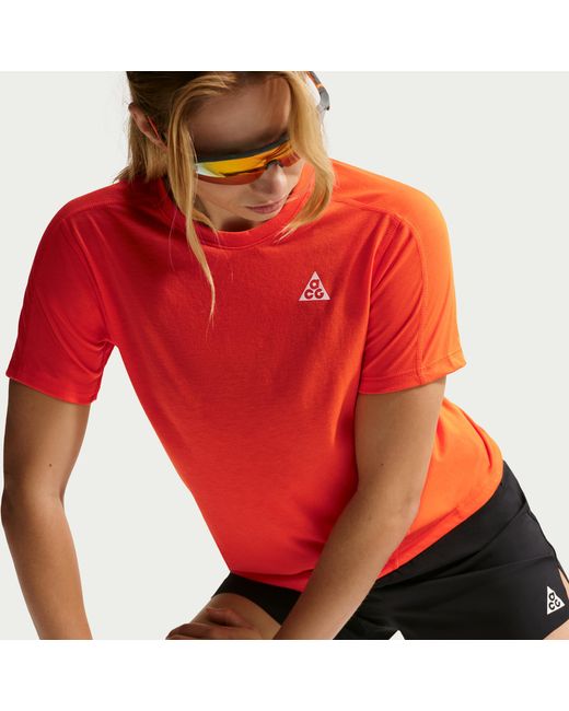 Nike Acg Dri-Fit Short-Sleeve Trail Running Top in Red | Lyst
