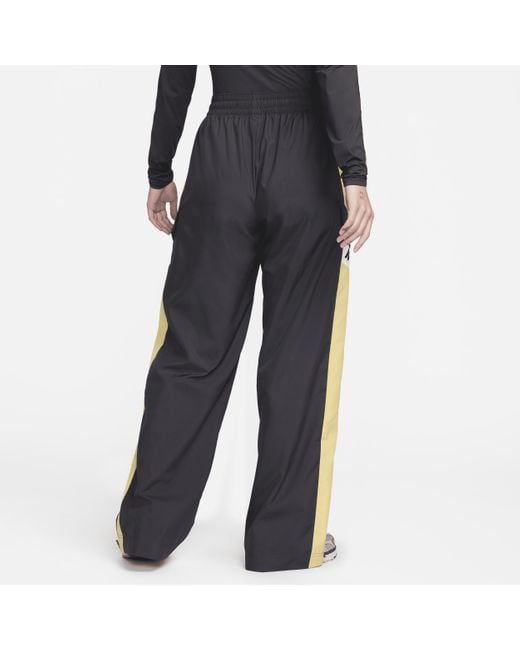 Pantaloni a vita alta sportswear di Nike in Black