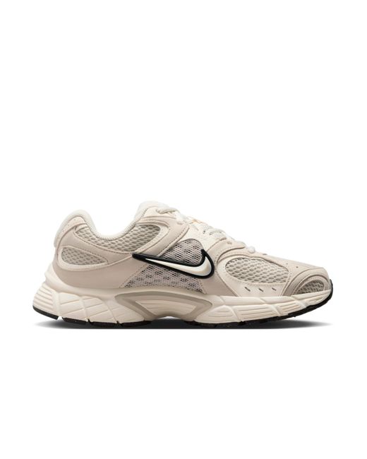 Nike White V5 Rnr Shoes