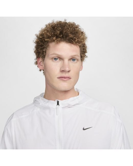 Giacca da running uv running division di Nike in White da Uomo