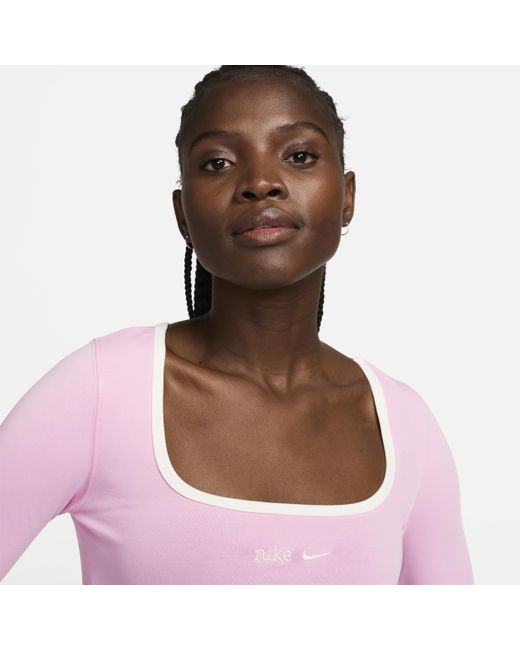 Maglia a manica lunga con collo squadrato sportswear di Nike in Pink