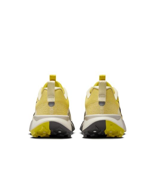 Nike Yellow Wildhorse 10 Trail Running Shoes for men