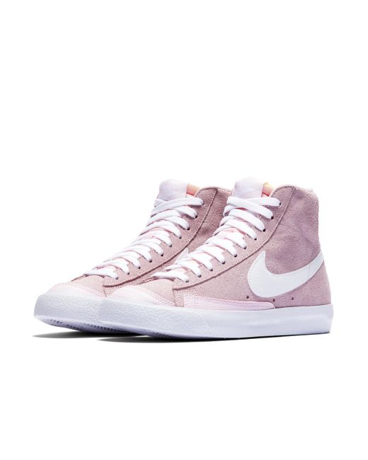 Come indossare e abbinare un blazer rosa con sneakers basse bianche (4  outfit) | Lookastic