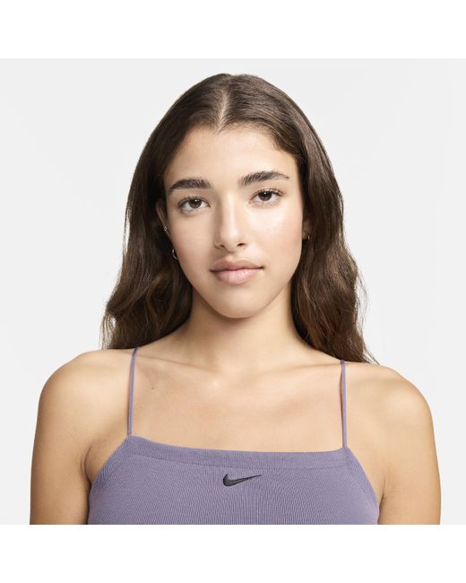 Abito cami aderente con mini-costine sportswear chill knit di Nike in Purple
