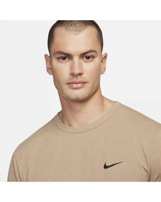 Nike Hyverse Dri-fit Uv Multifunctionele Top Met Korte Mouwen in het Natural voor heren
