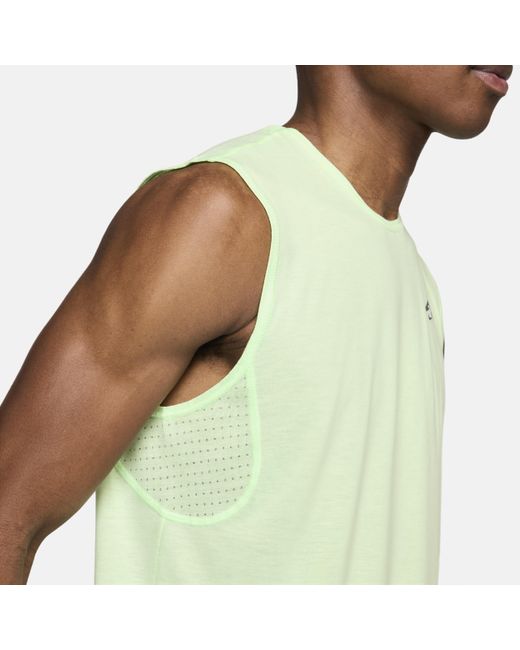 Maglia da running senza maniche dri-fit solar chase di Nike in Green da Uomo
