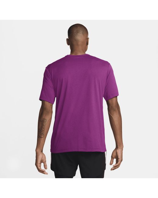Maglia da running dri-fit a manica corta track club di Nike in Purple da Uomo