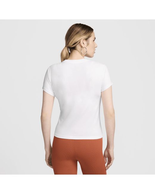 Nike Sportswear Chill Knit T-shirt in het White