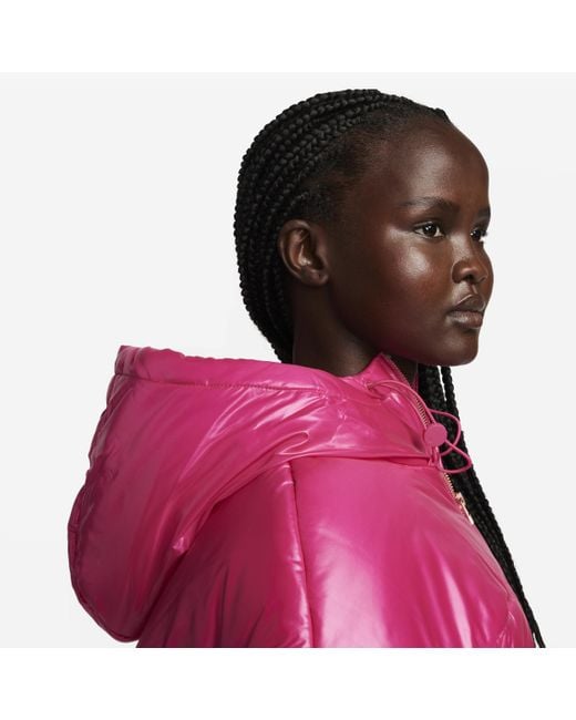 Giacca loose fit therma-fit sportswear classic puffer shine di Nike in Pink