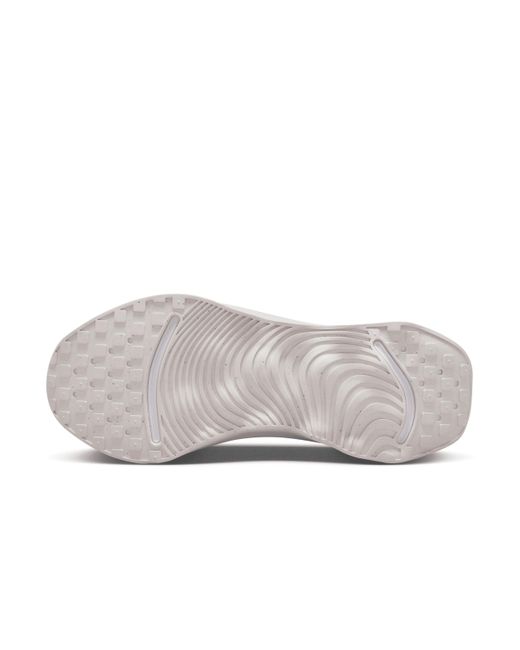 Nike Motiva Walking Shoes in White | Lyst