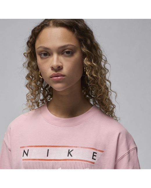 T-shirt con grafica jordan flight heritage di Nike in Pink