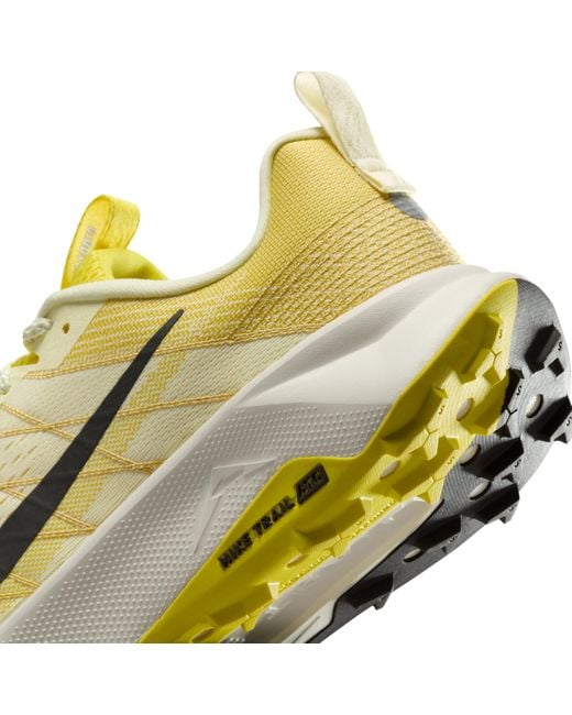 Nike Yellow Wildhorse 10 Trail Running Shoes for men