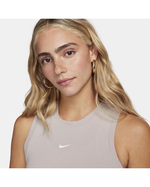 Nike Sportswear Chill Knit Aansluitende, Korte Tanktop Met Mini-rib in het Natural