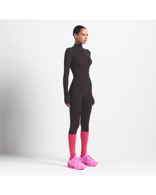 Nike Black Skims Weightless Layers High-Waisted V-Panel Leggings