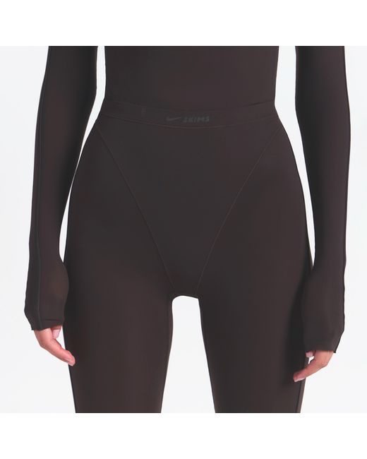 Nike Black Skims Weightless Layers High-Waisted V-Panel Leggings